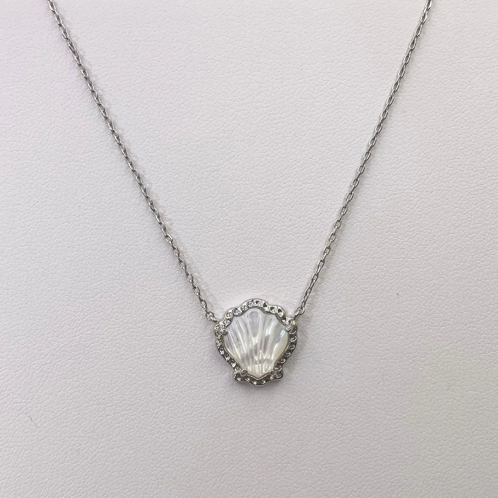 Shell-shaped Short Pendant Necklace
